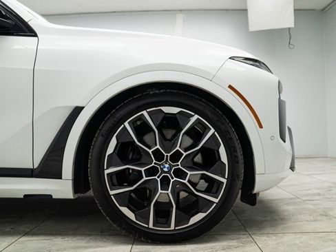 Used 2026 BMW X7 M60i image 32