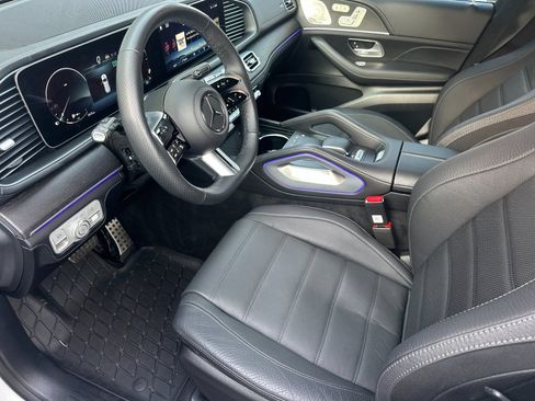 Used 2025 Mercedes-Benz GLS 450 4MATIC image 10