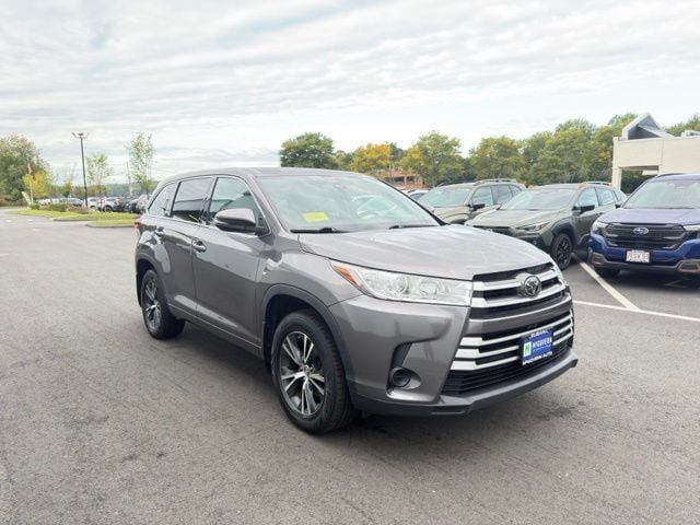 Used 2018 Toyota Highlander LE AWD/4WD image 3