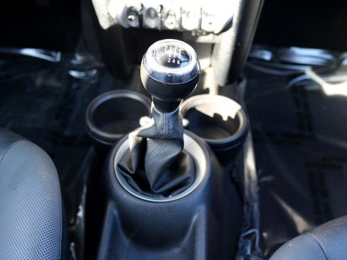 Used 2009 MINI Cooper Hardtop image 16