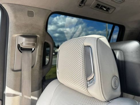 Used 2022 Cadillac Escalade ESV Premium Luxury Platinum AWD/4WD image 37