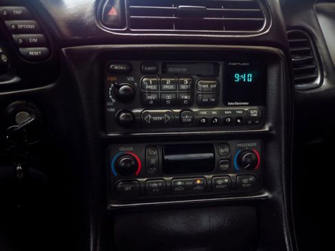 Used 1999 Chevrolet Corvette Coupe w/ Performance Handling Pkg image 10