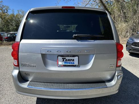 Used 2017 Dodge Grand Caravan SXT image 7