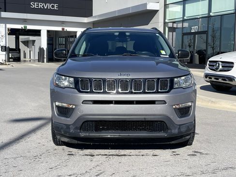 Used 2018 Jeep Compass Sport image 2
