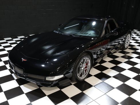 Used 2002 Chevrolet Corvette Z06 w/ Memory Pkg RWD image 5