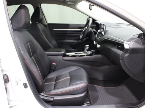 Used 2023 Nissan Altima 2.5 SR FWD image 22
