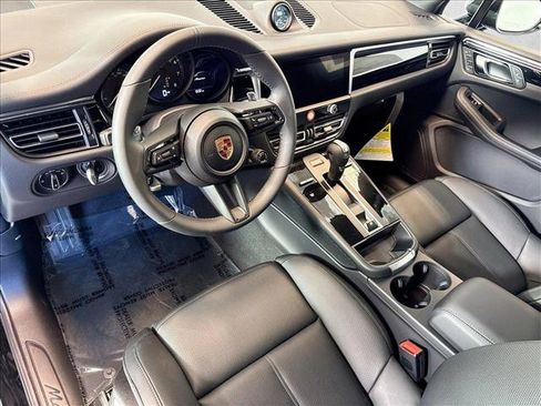 Used 2026 Porsche Macan AWD/4WD image 4