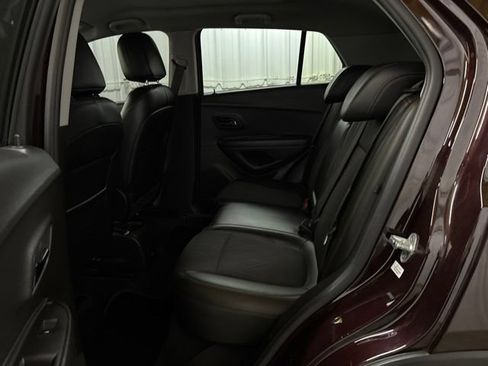 Used 2021 Chevrolet Trax LT w/ LT Convenience Package AWD/4WD image 23