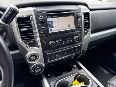 Used 2018 Nissan Titan PRO-4X w/ Pro-4x Convenience Package AWD/4WD image 8
