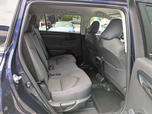 Used 2024 Toyota Highlander LE AWD/4WD image 33