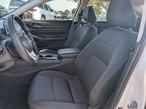 Used 2025 Nissan Altima 2.5 SV FWD image 25