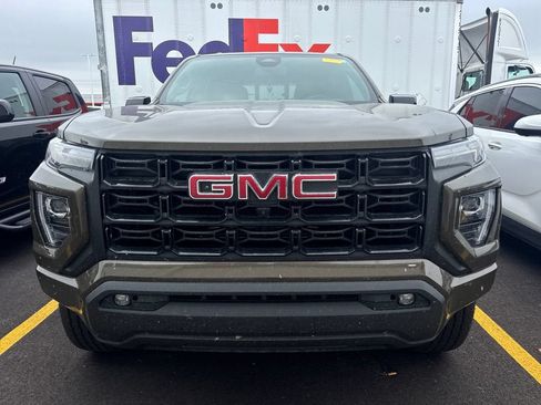 Used 2025 GMC Canyon Elevation w/ Convenience Package AWD/4WD image 2