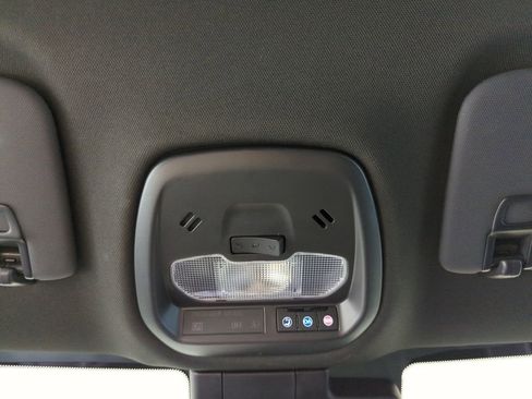 Used 2025 Buick Envista Preferred image 29