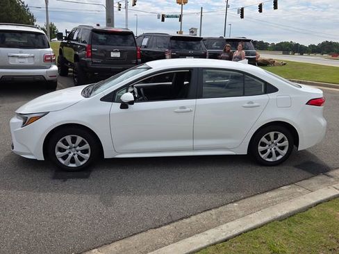 Used 2026 Toyota Corolla LE FWD image 4