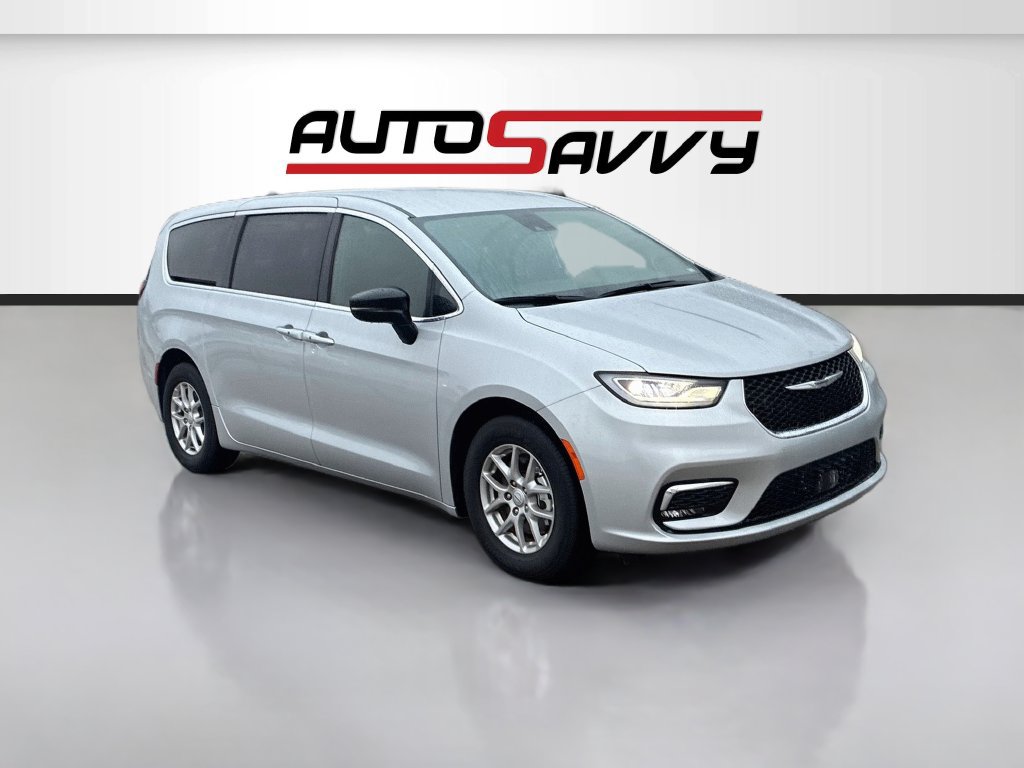 Used 2026 Chrysler Pacifica Select FWD image 1