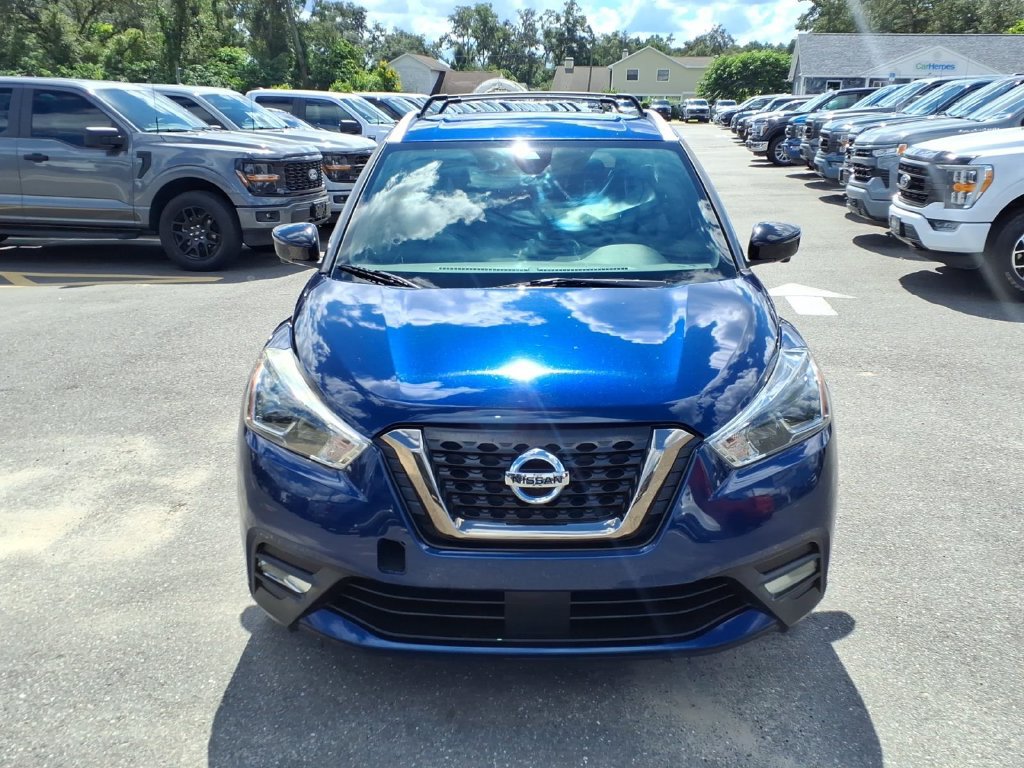 Used 2020 Nissan Kicks SR w/ SR Premium Package FWD image 2