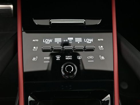 Certified 2026 Porsche Cayenne S AWD/4WD image 19