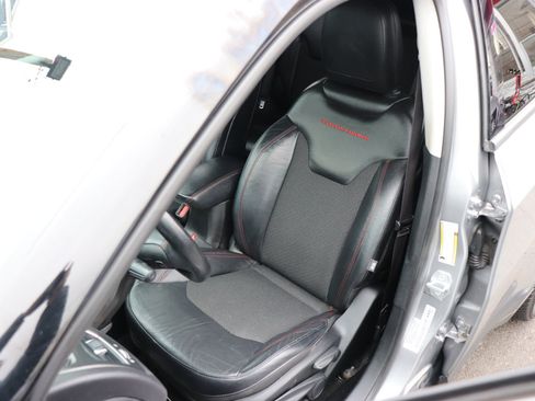 Used 2017 Jeep Compass Trailhawk image 11