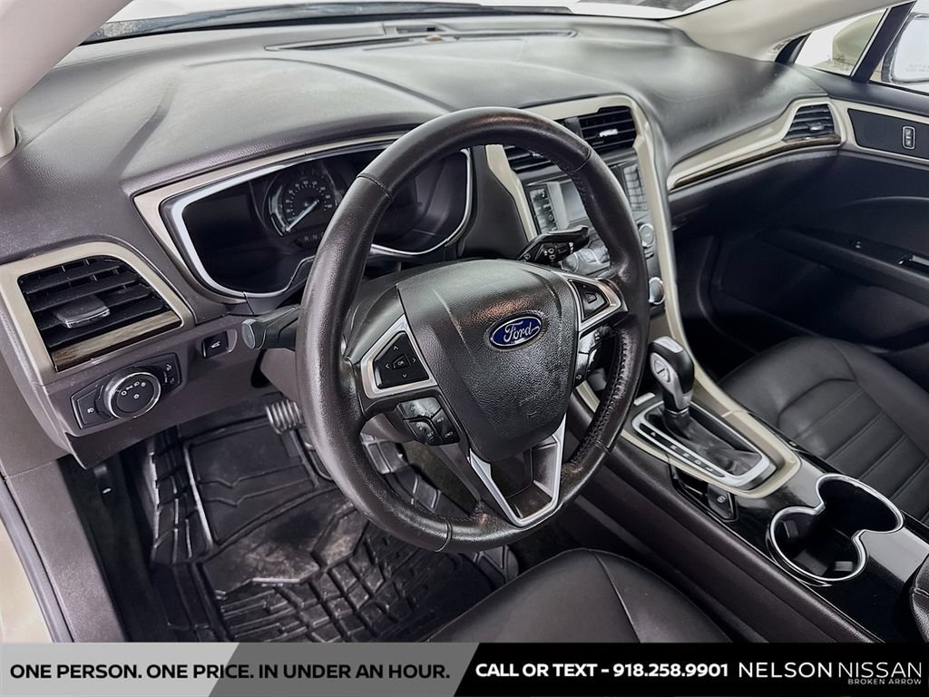 Used 2016 Ford Fusion SE w/ Equipment Group 502A FWD image 9