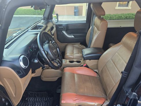 Used 2012 Jeep Wrangler Sahara w/ Connectivity Group AWD/4WD image 18