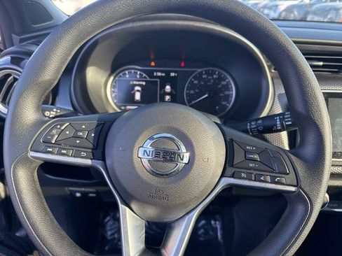 Used 2019 Nissan Kicks SV image 19