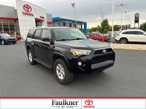 Used 2018 Toyota 4Runner SR5 AWD/4WD image 1