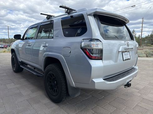 Used 2018 Toyota 4Runner SR5 AWD/4WD image 5