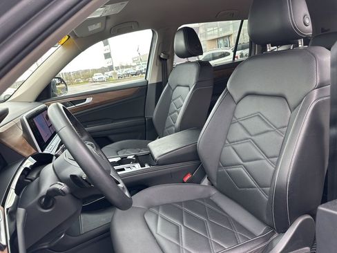 Used 2024 Volkswagen Atlas SE AWD/4WD image 42