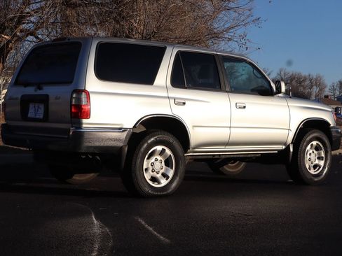 Used 2000 Toyota 4Runner SR5 image 5