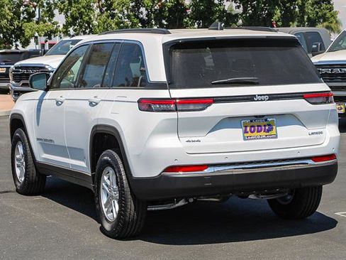 New 2025 Jeep Grand Cherokee Laredo image 2