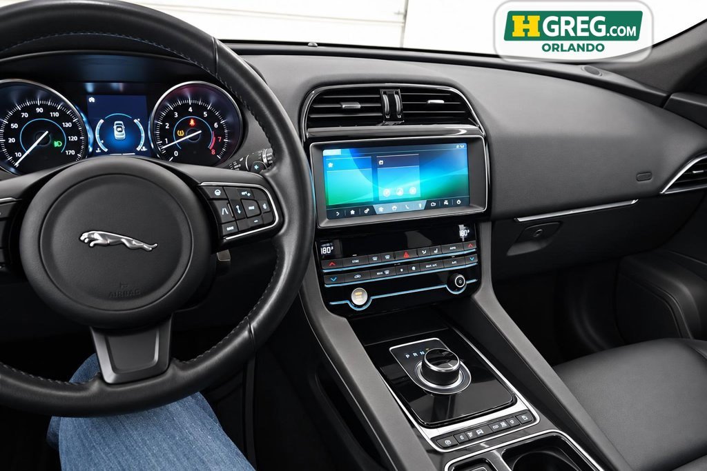 Used 2020 Jaguar F-PACE Premium AWD/4WD image 14