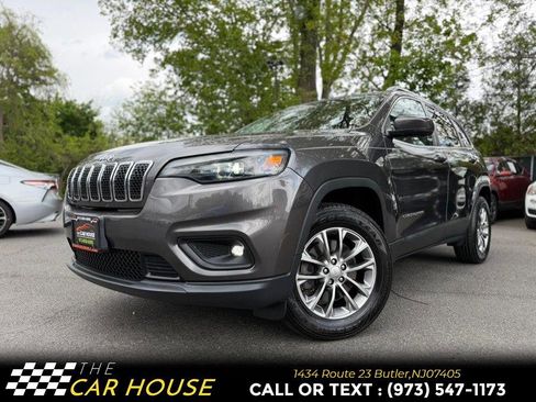 Used 2019 Jeep Cherokee Latitude Plus w/ Cold Weather Group AWD/4WD image 2