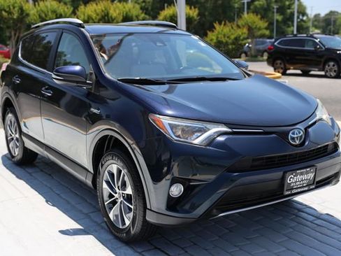 Used 2017 Toyota RAV4 XLE w/ All Weather Liner Package AWD/4WD image 7