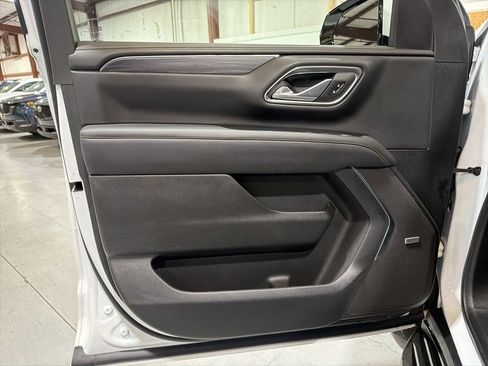 Used 2024 GMC Yukon XL SLT image 25