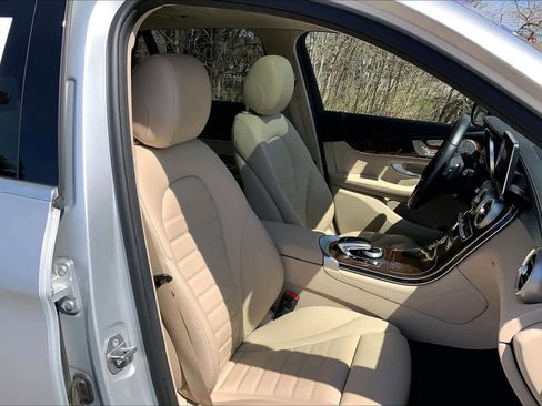 Used 2019 Mercedes-Benz GLC 300 4MATIC image 8