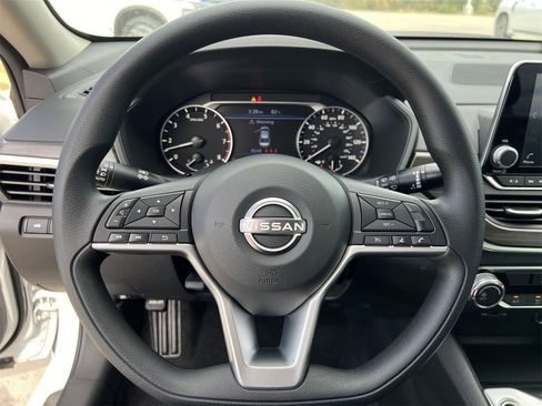 New 2025 Nissan Altima 2.5 SV image 9