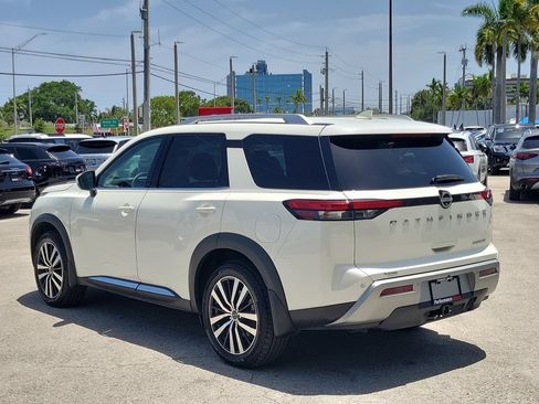 Certified 2024 Nissan Pathfinder Platinum FWD image 7