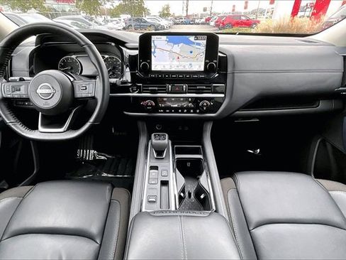 Certified 2025 Nissan Pathfinder SL image 7