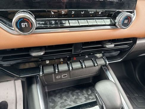 Used 2024 GMC Canyon AT4 image 19