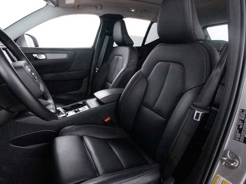 Certified 2025 Volvo XC40 B5 Core w/ Climate Package AWD/4WD image 29