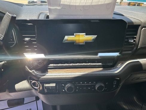 Used 2025 Chevrolet Silverado 2500 LT AWD/4WD image 6