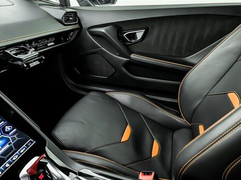 Used 2020 Lamborghini Huracan EVO RWD image 30
