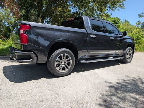Used 2022 Chevrolet Silverado 1500 High Country w/ Technology Package AWD/4WD image 9