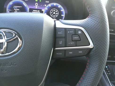 Used 2025 Toyota Sienna XSE image 21