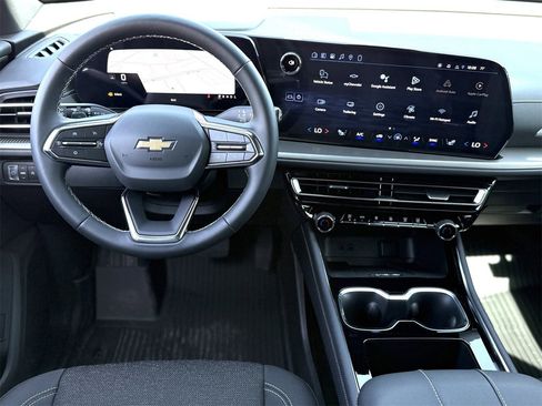 New 2026 Chevrolet Traverse LT image 11