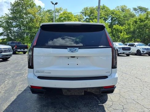 Used 2023 Cadillac Escalade Premium Luxury w/ LPO, Illumination Package AWD/4WD image 8