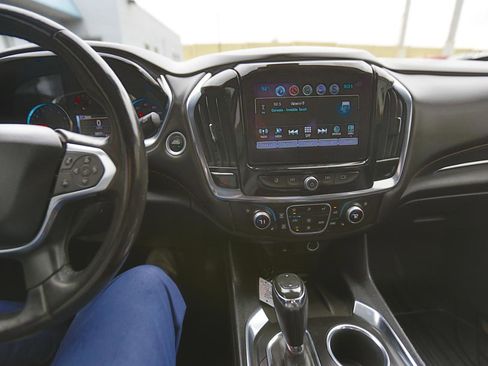 Used 2018 Chevrolet Traverse Premier w/ Driver Confidence II Package FWD image 8