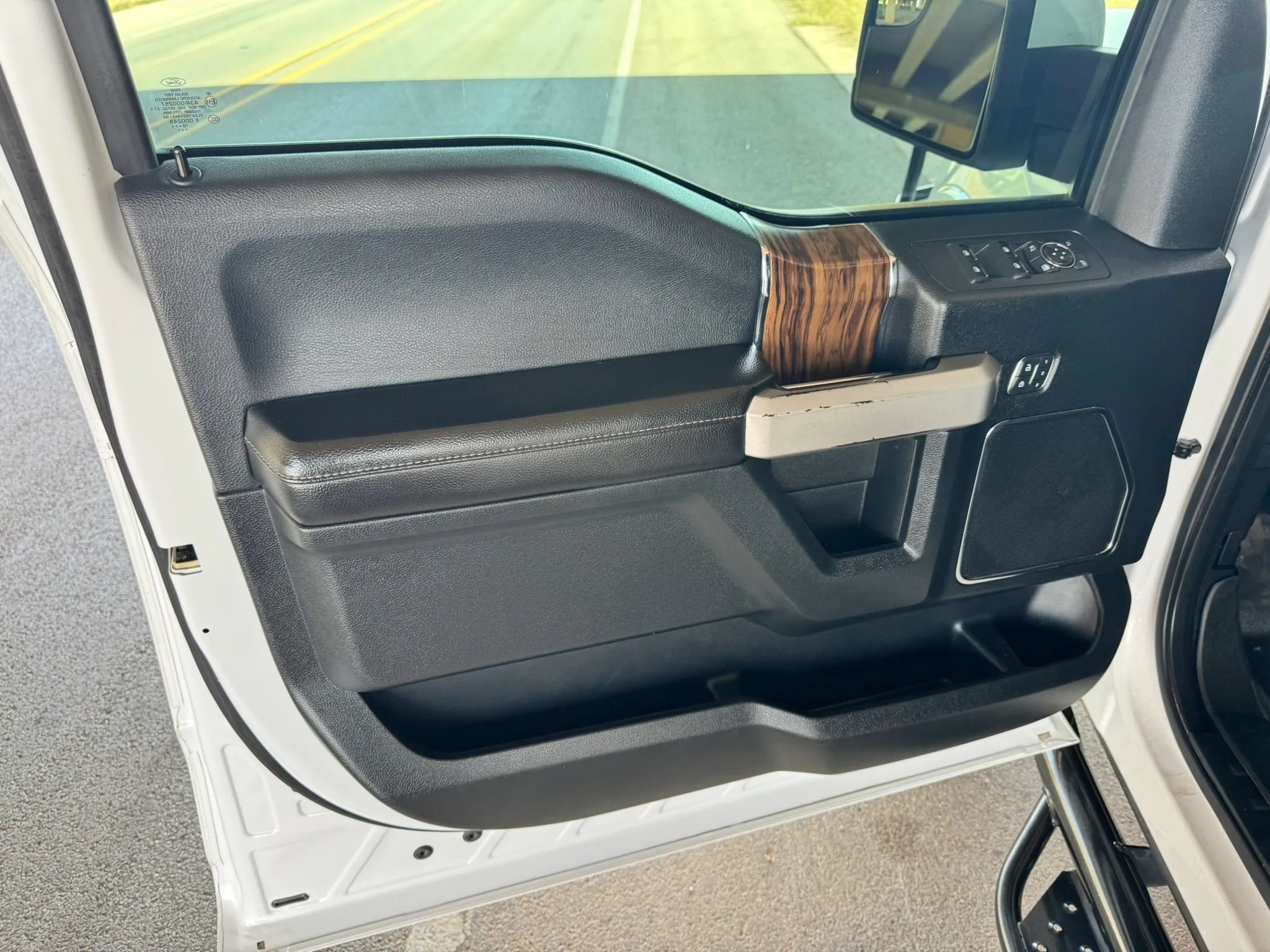 Used 2019 Ford F150 Lariat AWD/4WD image 12