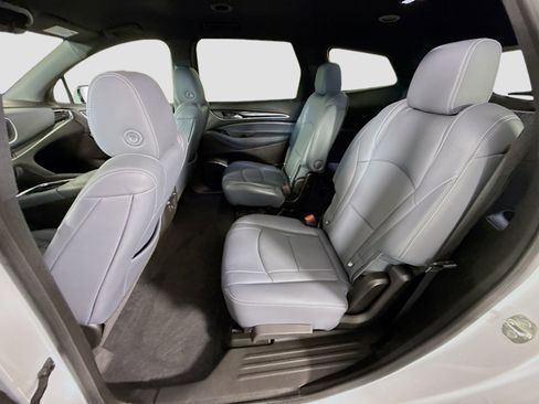 Used 2023 Buick Enclave Essence image 25