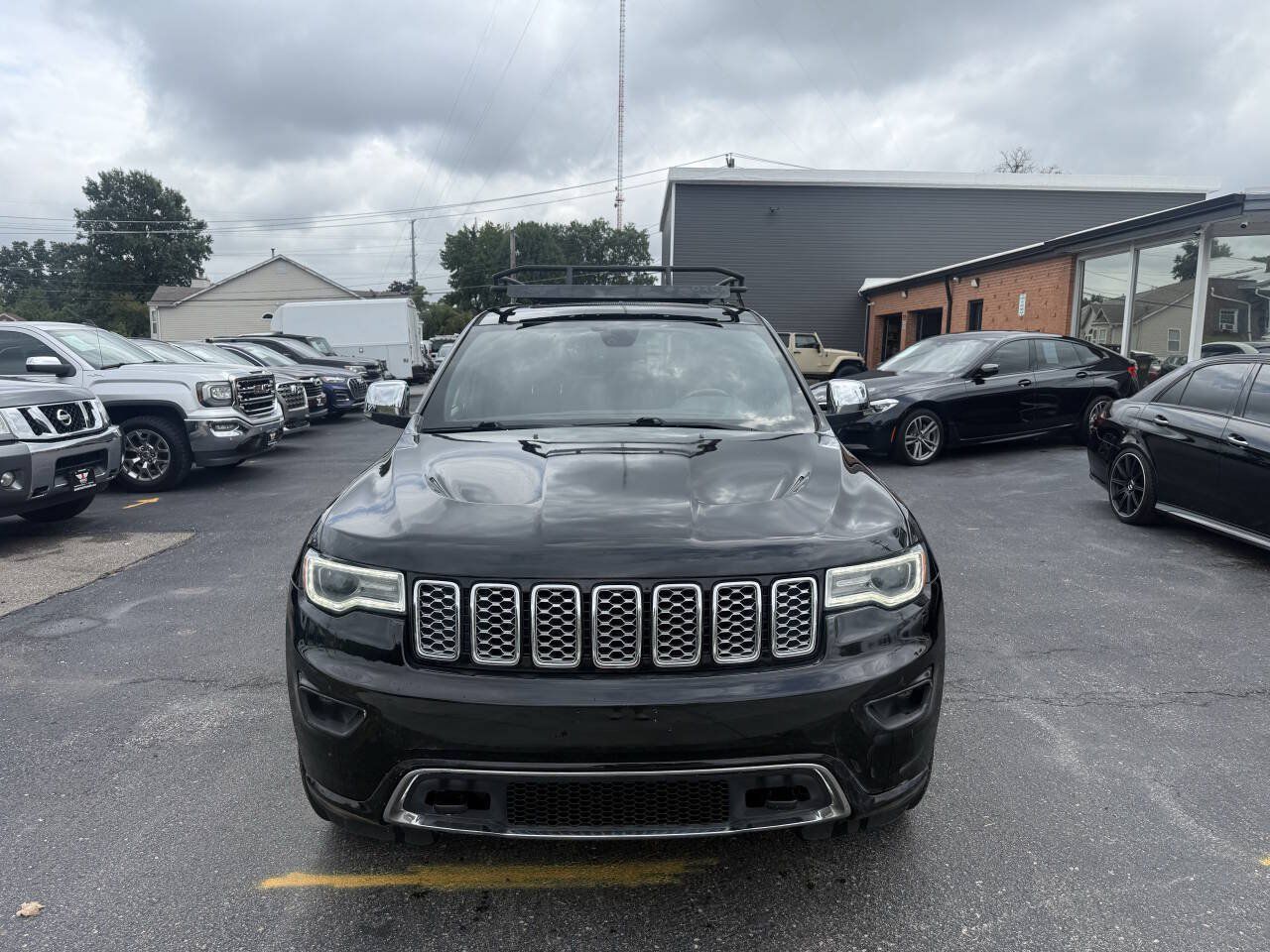 Used 2018 Jeep Grand Cherokee Overland AWD/4WD image 2